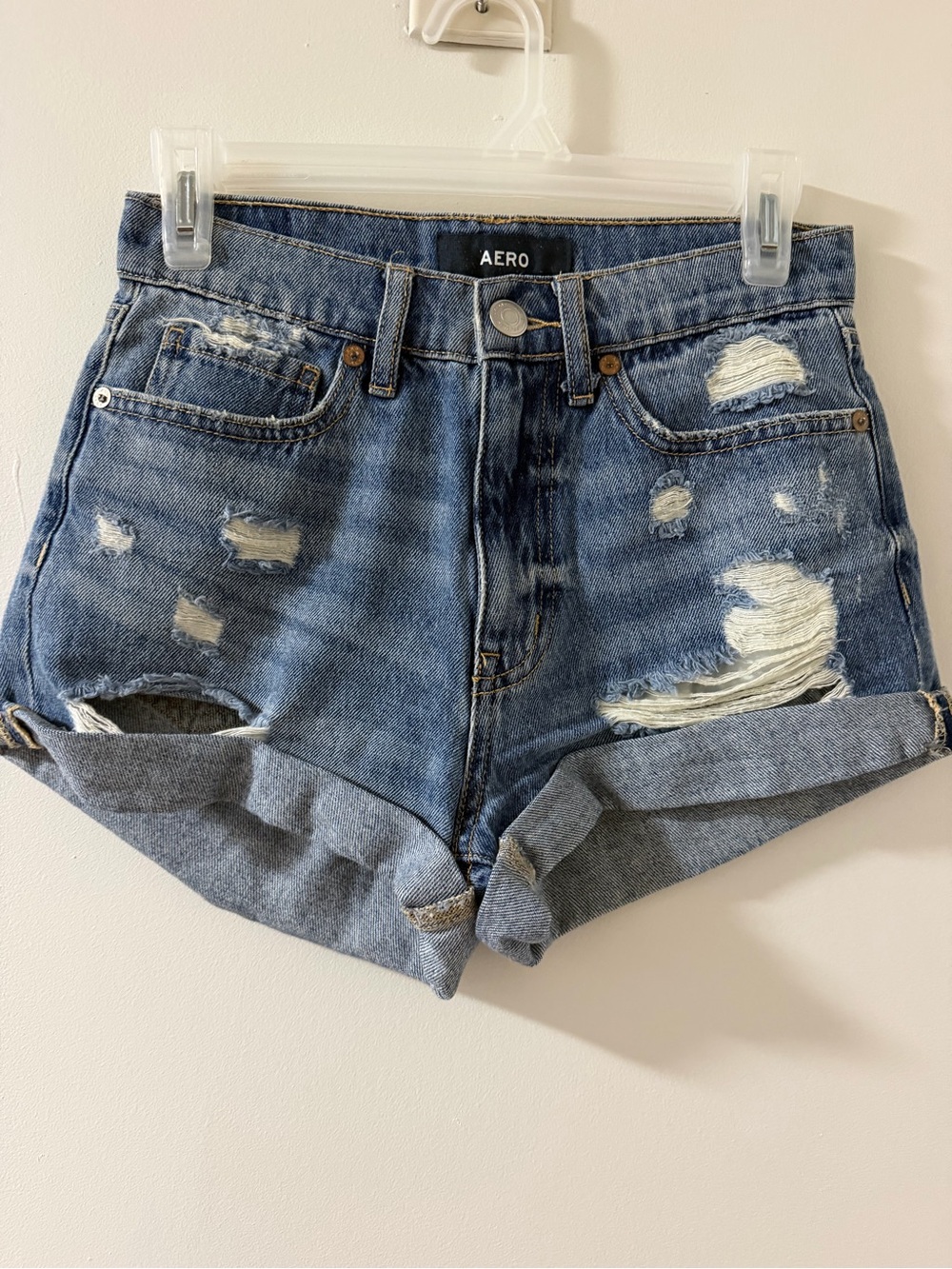AERO Mom Shorts Women Size 0 Blue Good Distressed High-Rise Cuffed Denim